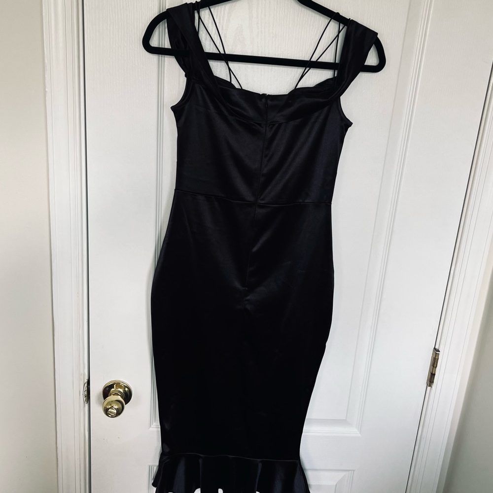 NWOT AX Paris satin one shoulder cut out maxi dress in black - Picture 11 of 13